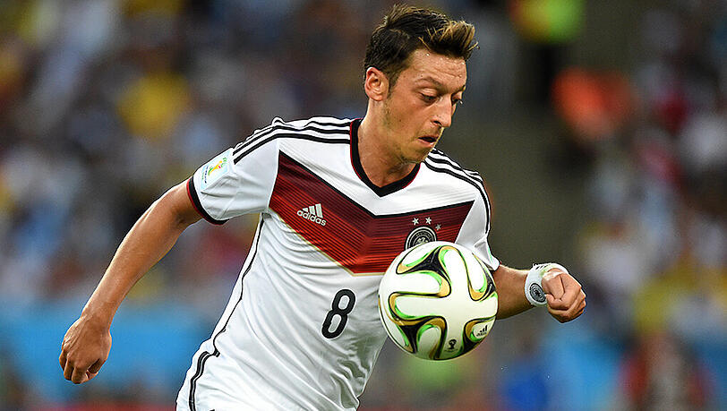 Schluss, aus, vorbei: Für Mesut Özil ist das Sportjahr 2014 abgeschlossen. Schluss, aus, vorbei: Für Mesut Özil ist das Sportjahr 2014 abgeschlossen.