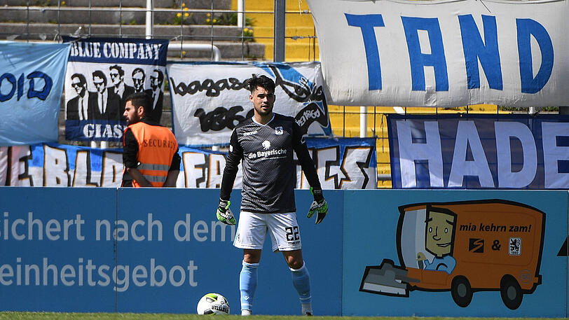 AARON BERZEL: NOTE 2. Umsichtige Leistung im defensiven Mittelfeld. Pech bei seinem Lattenkracher. Und ohne Gegentreffer als &bdquo;Not-Keeper&ldquo; nach Hillers Platzverweis.