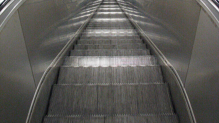 Weil für die laufende Modernisierung des U-Bahnhofs Sendlinger Tor ein neues Baufeld eingerichtet wird, sind ab kommenden Montag (7. Januar) mehrere Rolltreppen für lange Zeit gesperrt. (Symbolbild)