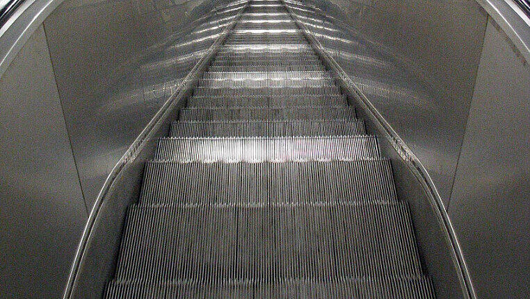 Weil für die laufende Modernisierung des U-Bahnhofs Sendlinger Tor ein neues Baufeld eingerichtet wird, sind ab kommenden Montag (7. Januar) mehrere Rolltreppen für lange Zeit gesperrt. (Symbolbild)