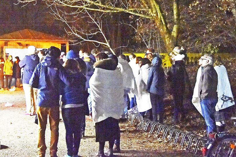 Während der Weihnachtsfeier des FC Teutonia München brach im Vereinsheim Feuer aus. Die Bilder.