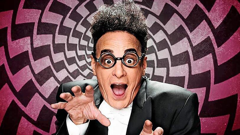 Der 54-jährige US-Comedian Ed Alonzo führt durch die Show.
