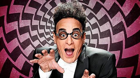 Der 54-jährige US-Comedian Ed Alonzo führt durch die Show.