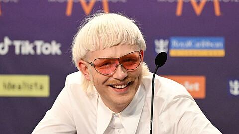 Hier schien die Welt noch in Ordnung: Joost Klein bei einer Pressekonferenz im Vorfeld des ESC.