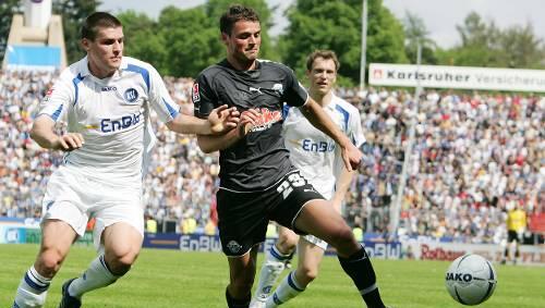 Löst sofort Angelos Charisteas beim Club ab: Albert Bunjako. Löst sofort Angelos Charisteas beim Club ab: Albert Bunjako.