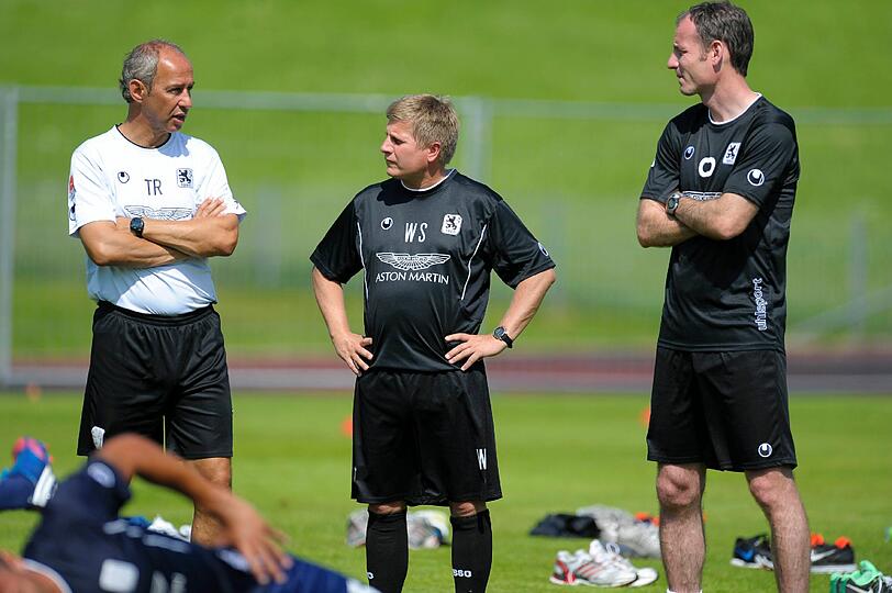 Sprinten, flanken, schießen: So hart arbeiten die Löwen im Trainingslager.