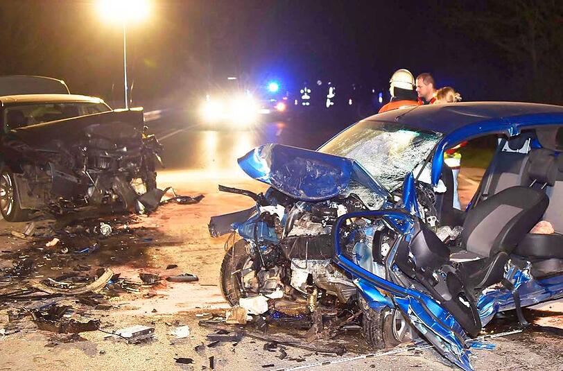 In diesem Wrack starb bei Neufahrn eine 43 Jahre alte Autofahrerin.