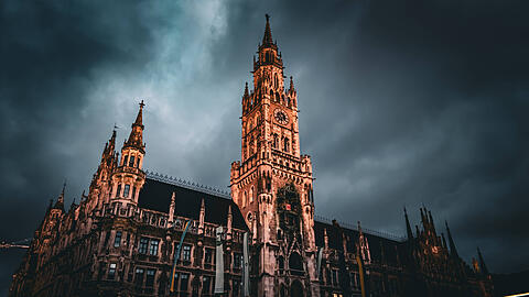 Im Münchner Rathaus darf Florian Roth nicht als Kulturreferent anfangen. Mal wieder hat er sein Parteibuch bei den Grünen.