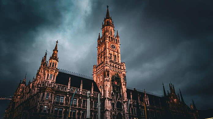 Im Münchner Rathaus darf Florian Roth nicht als Kulturreferent anfangen. Mal wieder hat er sein Parteibuch bei den Grünen.
