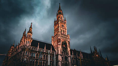D&uuml;stere Wolken am Himmel: Die Stadt M&uuml;nchen muss sparen.