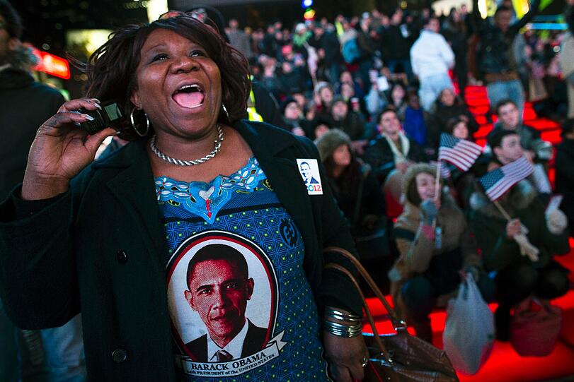 Diese Frau in der New Yorker Bronx freut sich über die ersten Abstimmungserfolge für Barack Obama.