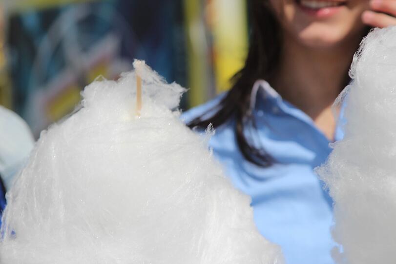 Aus dem Leben einer Zuckerwatte (V).