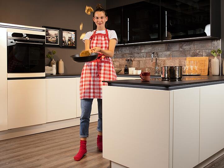 ... oder Stephanie, die ihre Pfannkuchen-Wende-Skills zeigte.