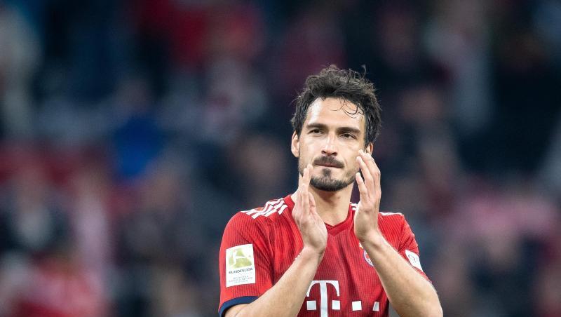 Mats Hummels bedankt sich nach einem Spiel bei Fans. Foto: Sina Schuldt/Archivbild Mats Hummels bedankt sich nach einem Spiel bei Fans. Foto: Sina Schuldt/Archivbild