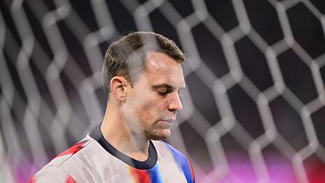 Manuel Neuer musste nach 45 Minuten wieder angeschlagen raus.