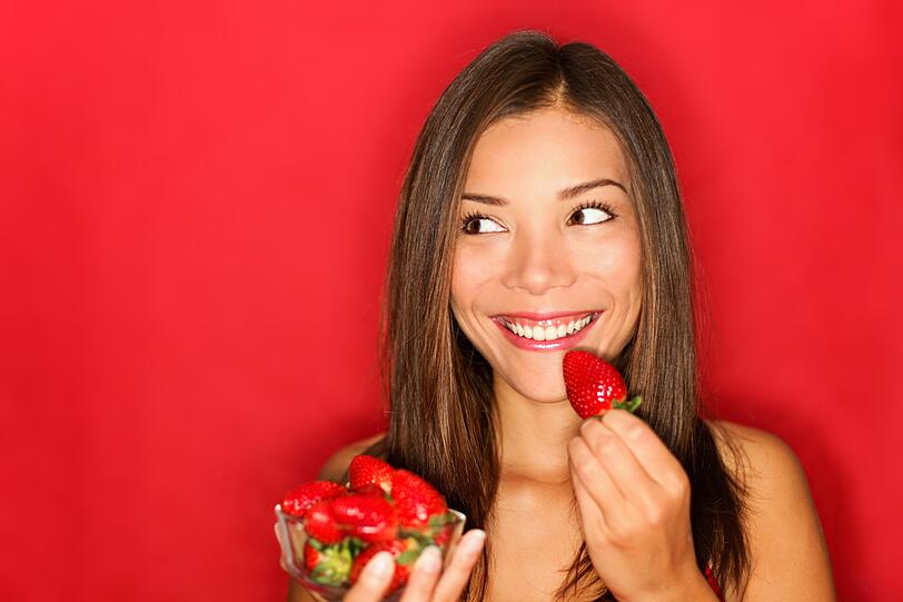 Über Lebensmittel Bescheid zu wissen ist besonders hilfreich, wenn Sie sich gesund ernähren und gleichzeitig auf Ihre Linie achten wollen. In unserer Galerie zeigen wir Ihnen die Spitzenreiter unter den kalorienarmen Nahrungsmitteln. Und nein, es handelt sich nicht nur um Obst- und Gemüsesorten ... Über Lebensmittel Bescheid zu wissen ist besonders hilfreich, wenn Sie sich gesund ernähren und gleichzeitig auf Ihre Linie achten wollen. In unserer Galerie zeigen wir Ihnen die Spitzenreiter unter den kalorienarmen Nahrungsmitteln. Und nein, es handelt sich nicht nur um Obst- und Gemüsesorten ...