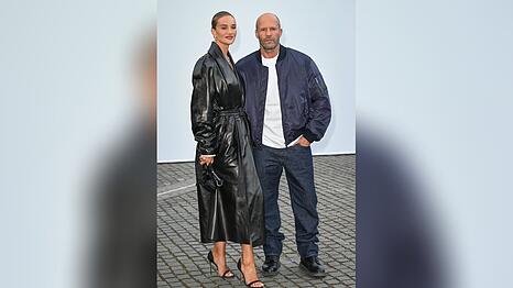 Stylischer Auftritt bei der Londoner Fashion-Week: Rosie Huntington-Whiteley und Jason Statham.