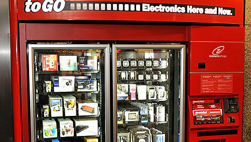 58 Produkte, 24 Stunden pro Tag: Seit kurzem gibt es im Hauptbahnhof Elektronik aus dem Automaten 58 Produkte, 24 Stunden pro Tag: Seit kurzem gibt es im Hauptbahnhof Elektronik aus dem Automaten