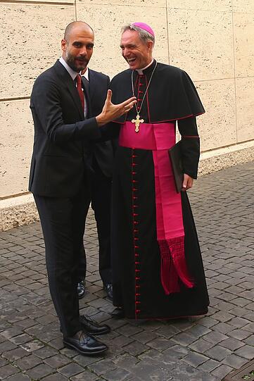 Große Ehre für den FC Bayern: Die Bilder von der Privataudienz bei Papst Franziskus.