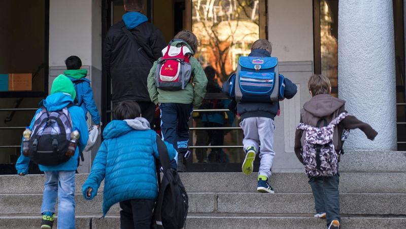 Die Entscheidung einer Berliner Waldorfschule, das Kind eines AfD-Politikers abzulehnen, ist nach Einschätzung des Berliner Senats rein rechtlich völlig in Ordnung. Die Entscheidung einer Berliner Waldorfschule, das Kind eines AfD-Politikers abzulehnen, ist nach Einschätzung des Berliner Senats rein rechtlich völlig in Ordnung.