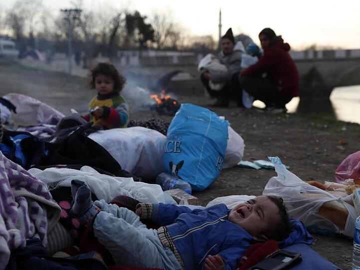 Wieder sind viele Kinder unter den Flüchtlingen.