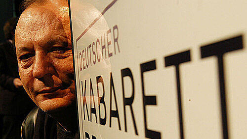 Vor dem Deutschen Kabarettpreis im Januar als Solist in der Tafelhalle: Wilfried Schmickler. Vor dem Deutschen Kabarettpreis im Januar als Solist in der Tafelhalle: Wilfried Schmickler.