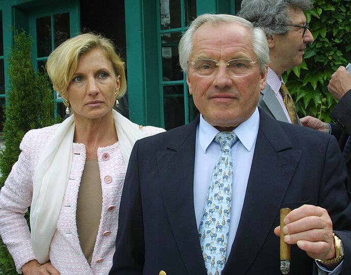 Bestürzt: Der Gründer von Müller-Brot, Hans Müller, und seine Tochter Evi, hier auf einem Foto von 2002, bangen um Hans Müller junior.