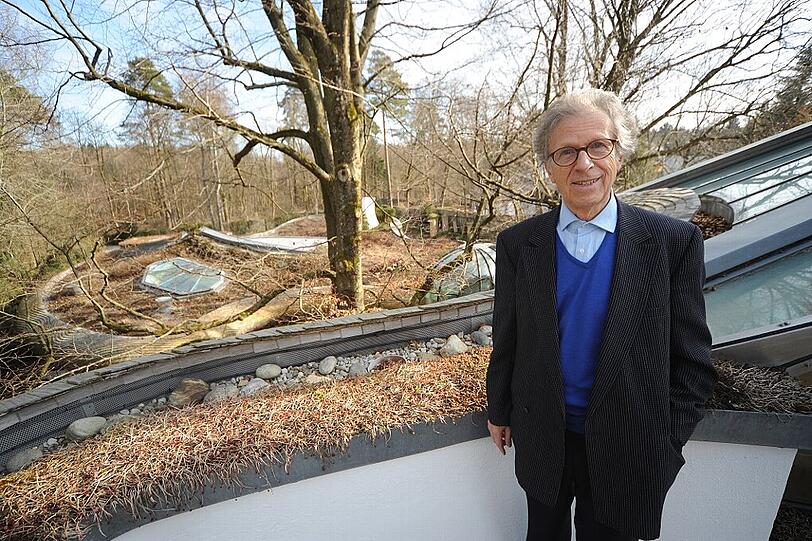Raimund Thomas kann von hier auf seine geliebten Buchen blicken.