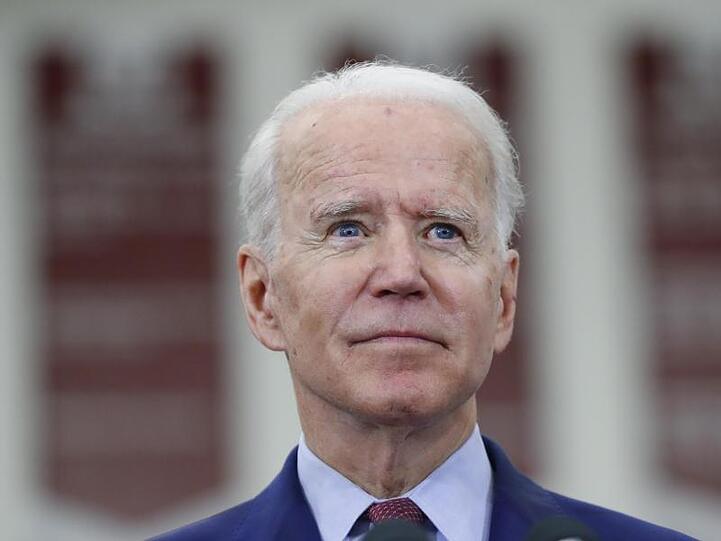 Bereits im vergangenen Frühling war Biden mit Vorwürfen mehrerer Frauen konfrontiert gewesen, wonach er diesen gegen ihren Willen zu nah gekommen sei.