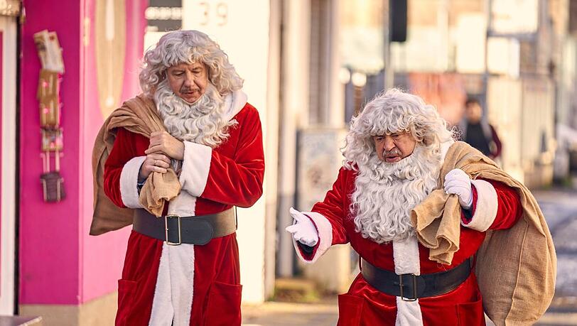 "Das Weihnachtsschnitzel": Wolfgang (Ludger Pistor) und Günther (Armin Rohde, r.) ermitteln im Kostüm.