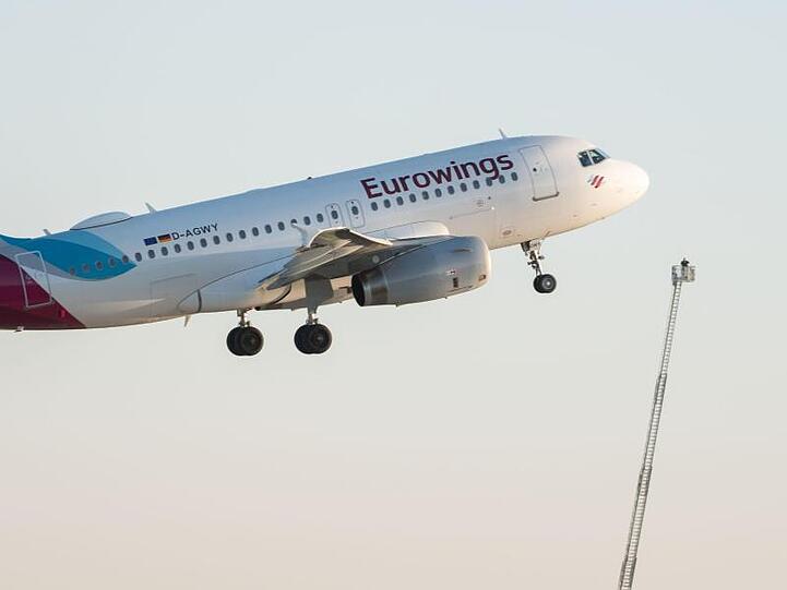 Ein Flugzeug der Eurowings ist am Wochenende Richtung Sardinien aufgebrochen - und musste umkehren.