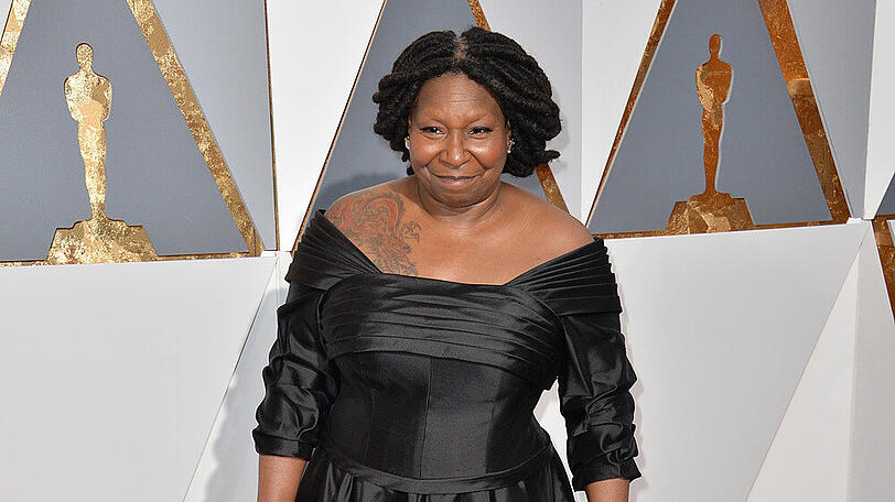 Whoopi Goldberg auf dem roten Teppich bei den Oscars