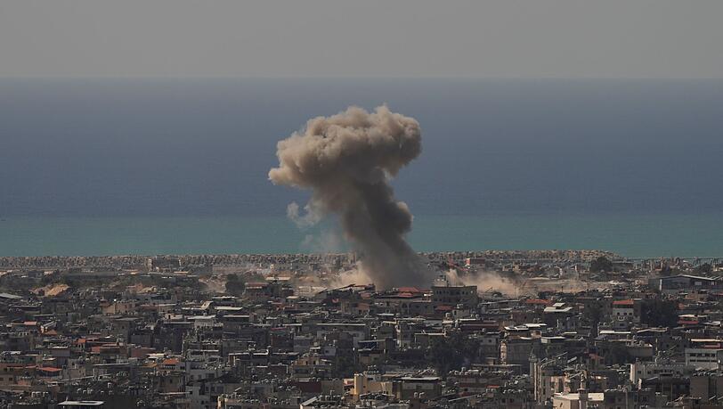 Israel hat die Angriffe in Beiruts Vororten seit einer offiziellen Waffenruhe im April eigentlich reduziert. (Archivbild) Israel hat die Angriffe in Beiruts Vororten seit einer offiziellen Waffenruhe im April eigentlich reduziert. (Archivbild)