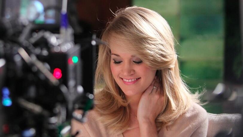 Die ersten Bilder vom Set mit Carrie Underwood Die ersten Bilder vom Set mit Carrie Underwood