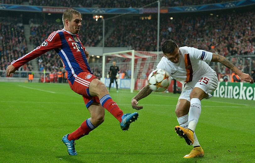 Philipp Lahm - NOTE 3 - Balleroberer, Antreiber. Versuchte es auch mit Torschüssen aus der Distanz. Fiel aber neben dem quirligen Alaba nicht ganz so auf.