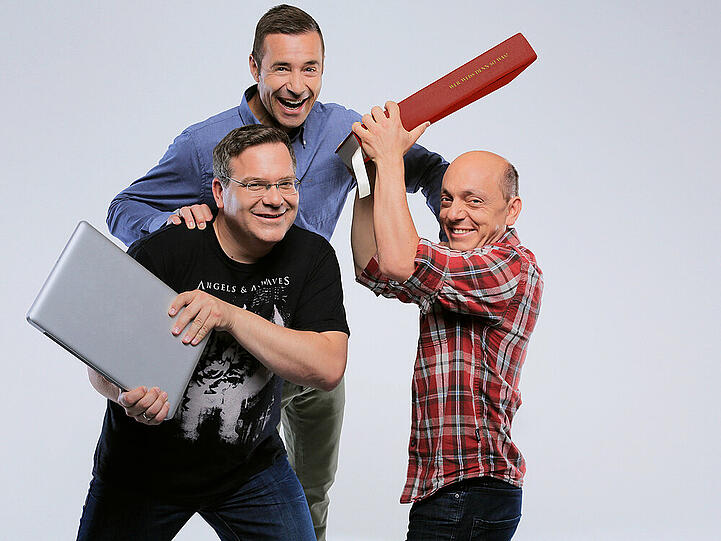 Geballtes Wissen: Elton, Kai Pflaume und Bernhard Hoëcker (v. l.)