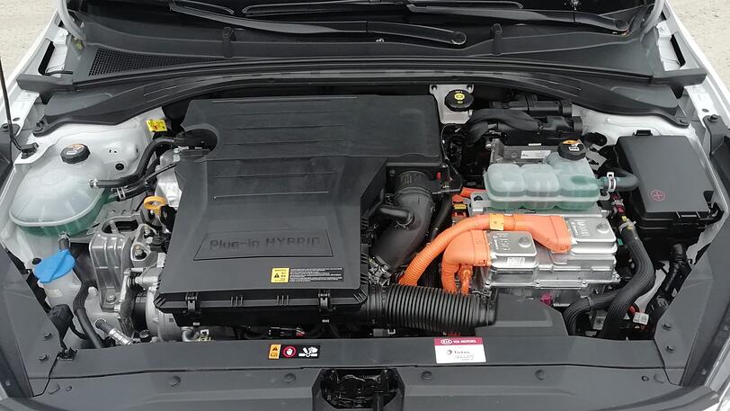 Der Ceed SW Plug-in-Hybrid kombiniert einen Benziner mit einem Elektromotor.