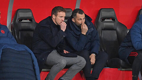 Immer im Austausch: Bayern-Trainer Julian Nagelsmann (links) und Sportvorstand Hasan Salihamidzic. (Archivbild)