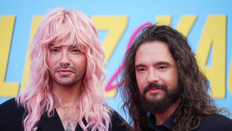 Im Gespräch mit Bruder Bill (l.) packt Tom Kaulitz (r.) über seine Verletzung aus. Im Gespräch mit Bruder Bill (l.) packt Tom Kaulitz (r.) über seine Verletzung aus.