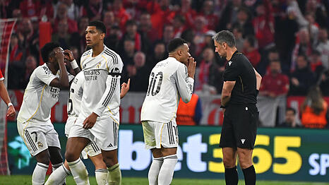 Die Real-Spieler haderten gegen die Bayern mit Schiedsrichter Slavko Vincic.