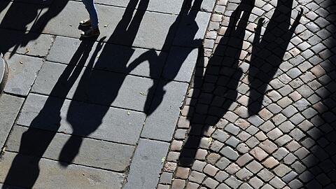 In den Gro&szlig;st&auml;dten stellen junge Erwachsene im Alter zwischen 25 und 34 Jahren die gr&ouml;&szlig;te Altersgruppe, au&szlig;erhalb der Gro&szlig;st&auml;dte sind es die in den 1950er und 1960er Jahren geborenen Babyboomer. (Symbolbild)