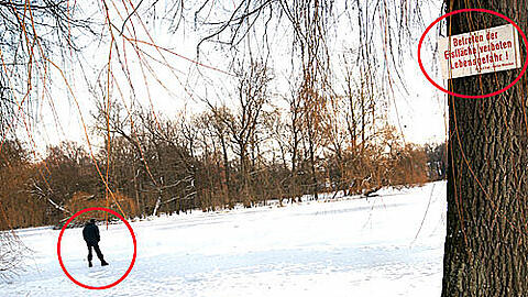 Viele Winterfans sind leichtsinnig. So auch am Seehaus im Englischen Garten: Dort weist zwar ein kleines Schild auf die Lebensgefahr hin &ndash; ein Besucher hat das entweder übersehen oder ist einfach nicht zu belehren