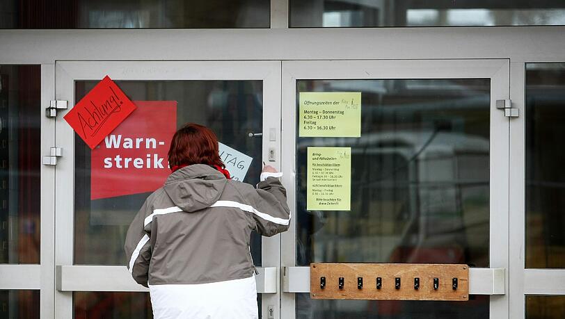 So wird es am Mittwoch an vielen Türen aussehen: Die städtischen Kitas werden bestreikt. So wird es am Mittwoch an vielen Türen aussehen: Die städtischen Kitas werden bestreikt.