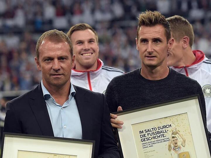 Hansi Flick und Miroslav Klose (r). Foto: Federico Gambarini/dpa/Archivbild