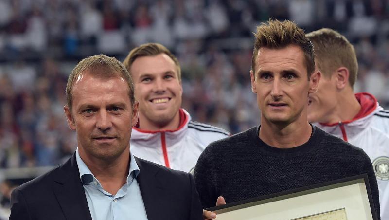 Hansi Flick und Miroslav Klose (r). Foto: Federico Gambarini/dpa/Archivbild Hansi Flick und Miroslav Klose (r). Foto: Federico Gambarini/dpa/Archivbild