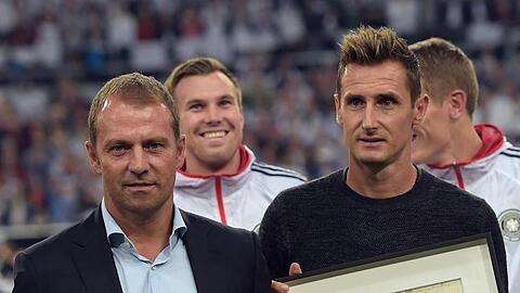 Hansi Flick und Miroslav Klose (r). Foto: Federico Gambarini/dpa/Archivbild