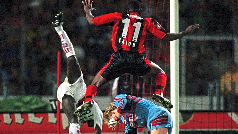 1999 knockt Kuffour seinen Teamkollegen Kahn aus.