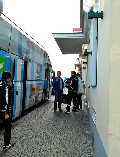 Schifferl statt schwitzen: Die Löwen haben am Sonntagvormittag einen kleinen Ausflug auf die Donau gemacht. Die Bilder.