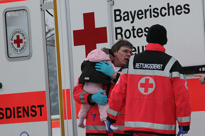 Die Bilder von dem Unfall auf der B12 bei Putzbrunn.