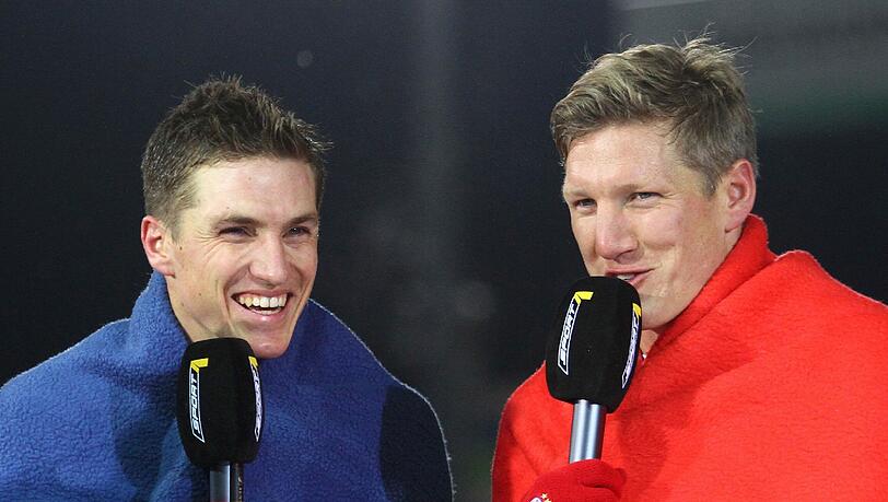 Tobias Schweinsteiger (SpVgg Unterhaching) mit Bruder Bastian Schweinsteiger (FC Bayern) nach dem 2:0 der Bayern im Testspiel beim Interview. Tobias Schweinsteiger (SpVgg Unterhaching) mit Bruder Bastian Schweinsteiger (FC Bayern) nach dem 2:0 der Bayern im Testspiel beim Interview.